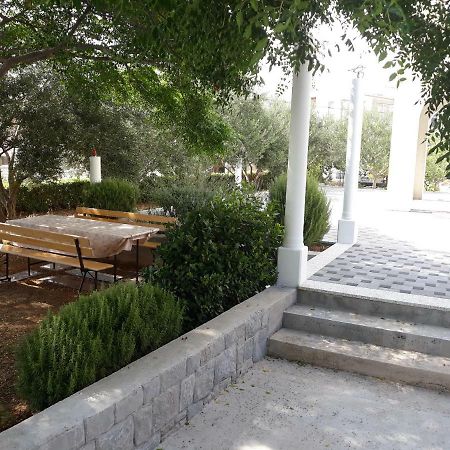 Apartments Erceg Omis Exterior photo
