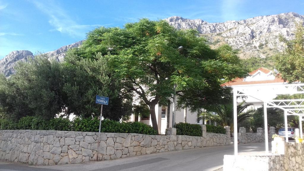Apartments Erceg Omis Exterior photo