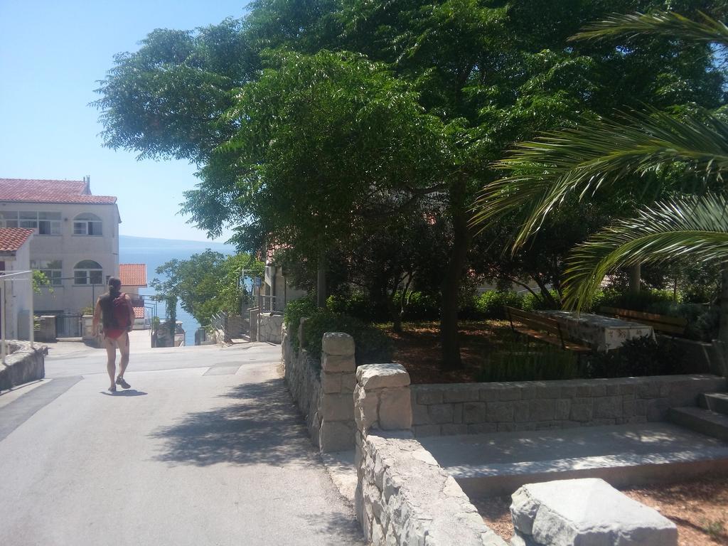 Apartments Erceg Omis Exterior photo