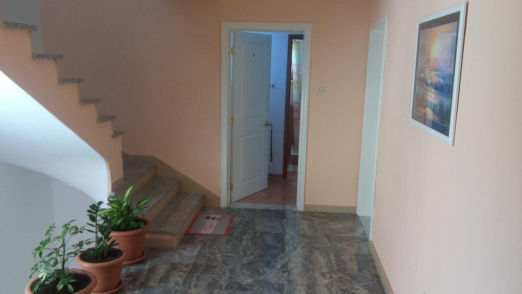 Apartments Erceg Omis Exterior photo