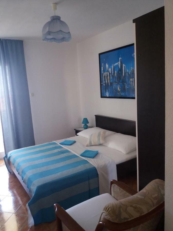 Apartments Erceg Omis Exterior photo