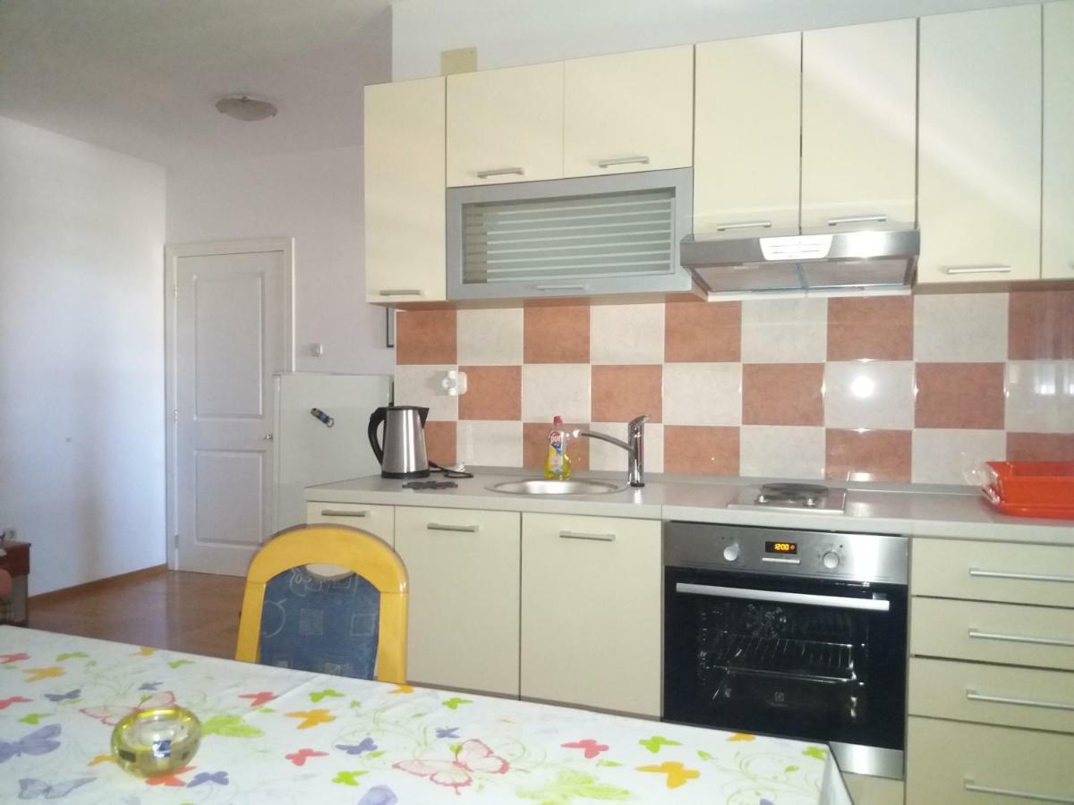 Apartments Erceg Omis Exterior photo