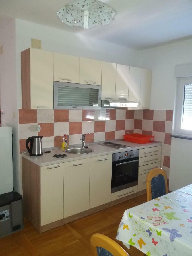 Apartments Erceg Omis Exterior photo