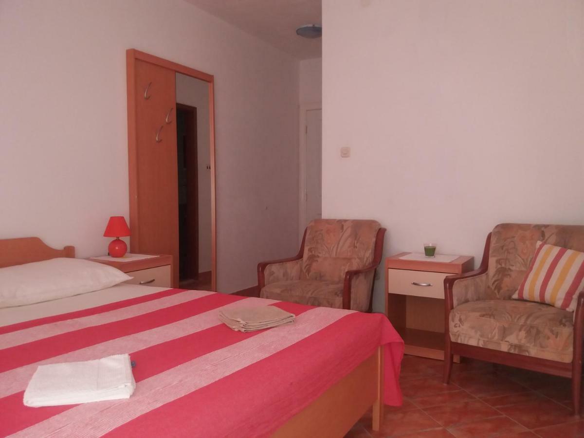 Apartments Erceg Omis Exterior photo