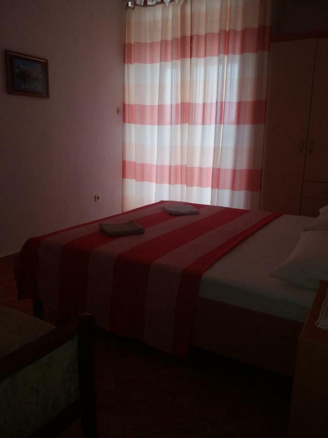 Apartments Erceg Omis Exterior photo