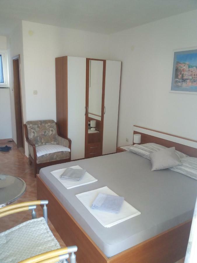 Apartments Erceg Omis Exterior photo